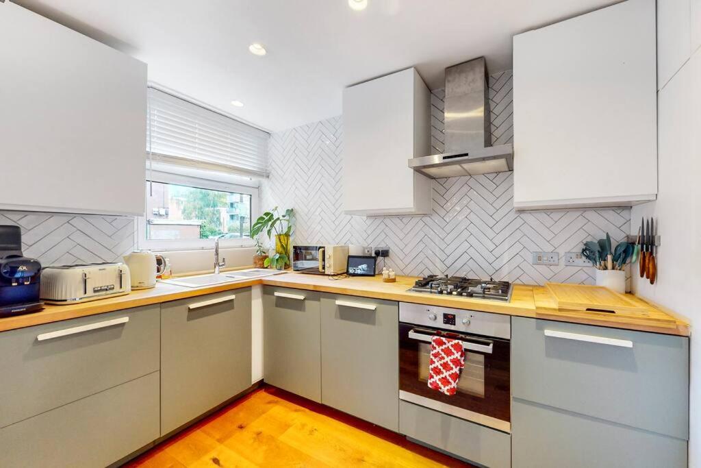 Charming 2-Bedroom Maisonette With Private Garden London Eksteriør billede